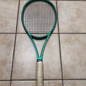 Wilson Green Black Tennis Racket Wilson Blade 98 18x20 v10 grip size 4 41/2